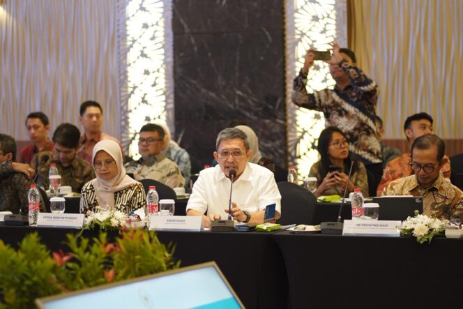 
					PEMERINTAH DUKUNG HUTAMA KARYA PERCEPAT PENYELESAIAN JALAN TOL TRANS SUMATERA