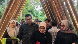 Foto: Bupati Deli Serdang Asriludin Tambunan beserta Istri Resmikan Kuliner Hutan Kota di Lubuk Pakam. (18/4) Rio lubis