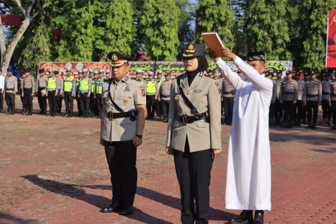 
					Kompol Vivin Resmi Jabat Wakapolres Langkat, Kapolres Tekankan Soliditas dan Dedikasi