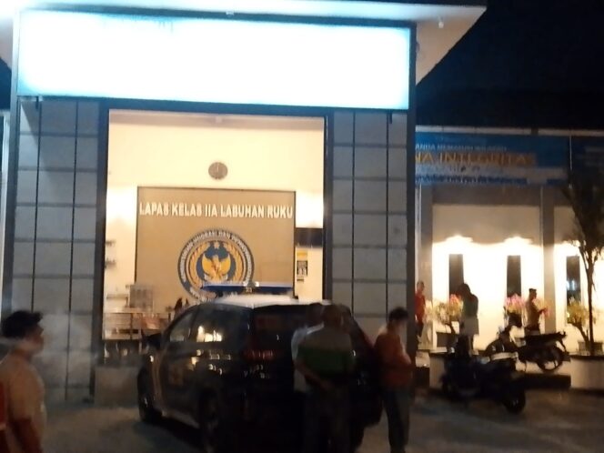 
					Tahanan Sempat Kabur dari Lapas Labuhan Ruku, Pengawasan Dipertanyakan