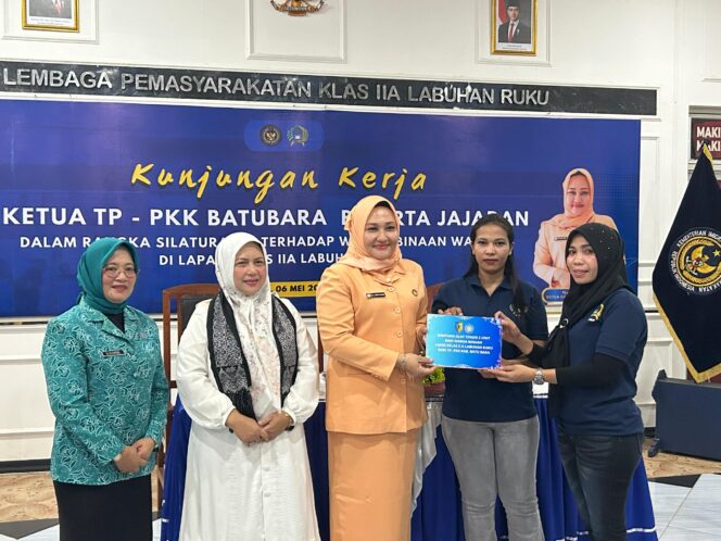 
					DUKUNG KEMANDIRIAN WARGA BINAAN, KETUA TP PKK KABUPATEN BATU BARA SERAHKAN ALAT TENUN DI LAPAS LABUHAN RUKU 