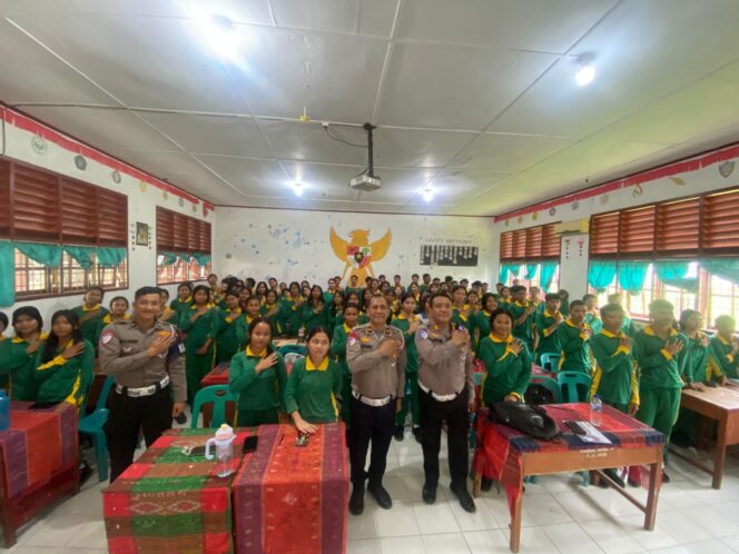 
					Menuju Indonesia Emas 2045: Kasat Lantas Samosir Tanamkan Disiplin Lalu Lintas pada Generasi Muda di SMA Negeri 1 Palipi