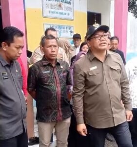 Tinjau SDN 104232 Tanjung Morawa, Bupati Deli Serdang Soroti Pengadaan Buku Sekolah