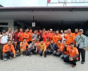 Foto Ketum bersama Pengurus ormas gerakan rakyat sesumatera utara (r lubis)