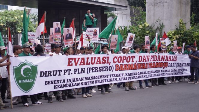 
					Black Out Pulau Sumatera, PP HIMMAH Demo PLN Tuntut Copot Dirut Darmawan Prasodjo
