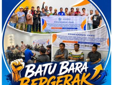 Teks foto: Roma Damanik, Syahnan & Perwakilan Jurnalis Sholeh Pelka menggelar konferensi pers 