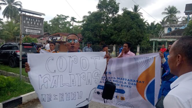
					Mosi Tidak Percaya Menggema: Massa Desak Kalapas Labuhan Ruku Dicopot Gara-gara Delapan Sistem Pelanggaran