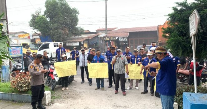 
					Kapolsek Medan Labuhan Pimpin Pengamanan Aksi Unjuk Rasa Damai di Desa Manunggal