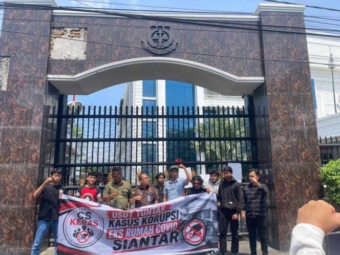 
					Alisansi CS KERAS Geruduk Kejatisu dan Bakar Foto Walikota