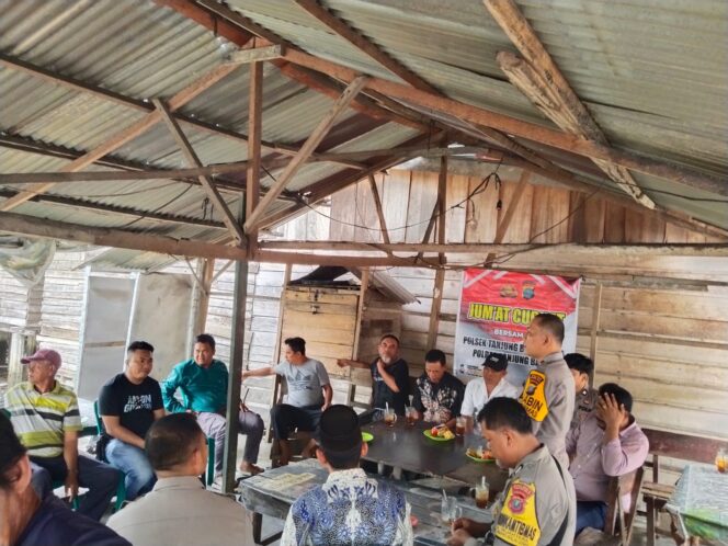 
					Dengar Aspirasi Warga, Polres Tanjung Balai Gelar ‘Jumat Curhat’ di Warkop