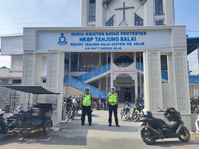 
					Jamin Kenyamanan Ibadah, Polres Tanjungbalai Amankan Gereja di Hari Minggu