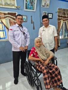 Dinsos P3A Batu Bara Salurkan Kursi Roda Dan Tongkat, Hadirkan Harapan bagi Penyandang Disabilitas