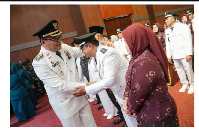 
					Foto saat kepala desa Tadukan Raga  Dermawan dilantik langsung oleh bipati deli serdang  (25/6).