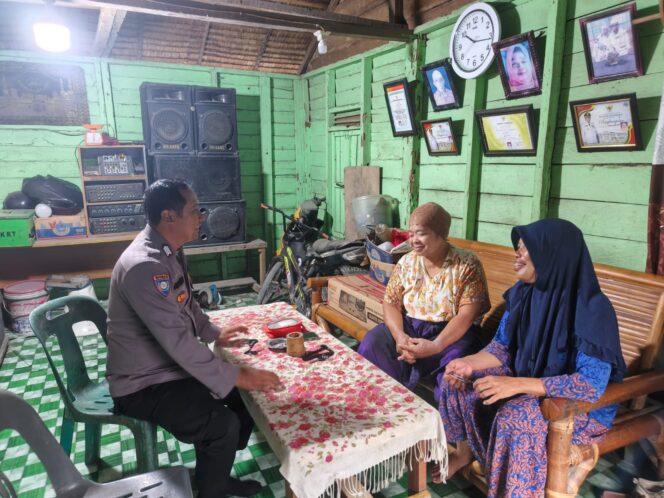 
					Sambangi Warga, Bhabinkamtibmas Ajak Ortu Awasi Anak dari Aksi Tawuran dan Balap Liar