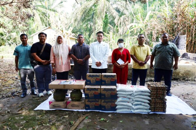 
					Ricky Anthony Hadir Beri Bantuan ke Warga Korban Kebakaran Rumah di Salapian