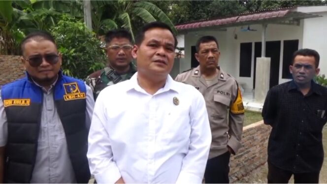 
					Sengketa Pemagaran di Dalu Sepuluh B, Warga Mengadu ke LBH karena Diduga Kehilangan Akses Keluar Masuk Rumah