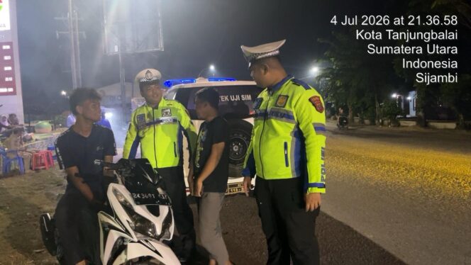 
					POLANTAS MENYAPA: INOVASI SATLANTAS POLRES TANJUNG BALAI PERKUAT KEDEKATAN DENGAN MASYARAKAT