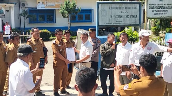 
					Aksi AMPK di Kantor Camat STM Hilir Sempat Memanas, Berakhir dengan Kesepakatan Pengembalian SKT dan Realisasi Aspirasi Masyarakat