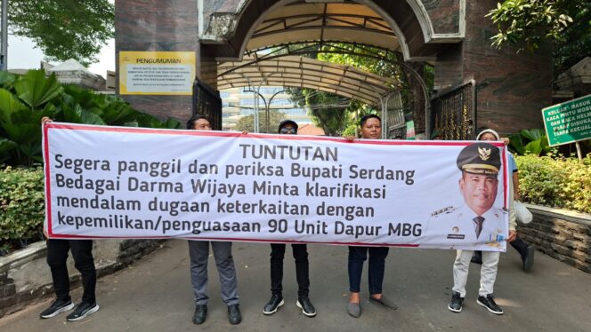 
					Mahasiswa Desak Kejagung Periksa Bupati Serdang Bedagai Terkait Dugaan Penguasaan 90 Dapur MBG