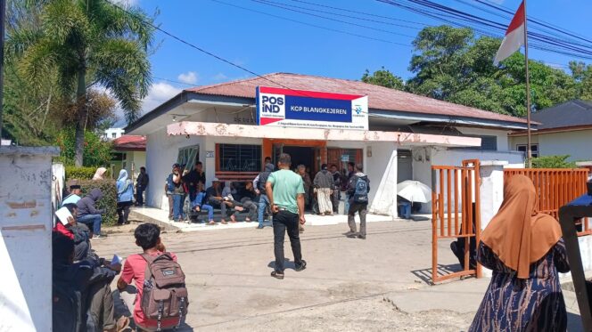 
					Miris, Puluhan Korban Banjir Desa Badak Belum Terima Jadup, Warga Pertanyakan Validitas Data Penerima