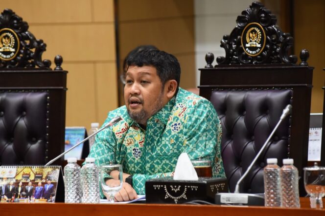 
					Komisi III DPR Minta Polri Cari Pihak Bertanggung Jawab di Korupsi Batu Bara yang Picu Blackout: Bongkar Seluruh Jaringannya!