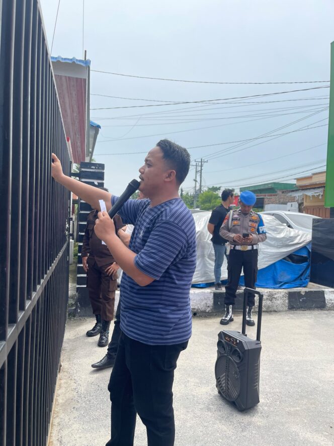 
					Dugaan Pungli SPPD, SPBB Gelar Unras di Depan Kantor Kejari Batu Bara