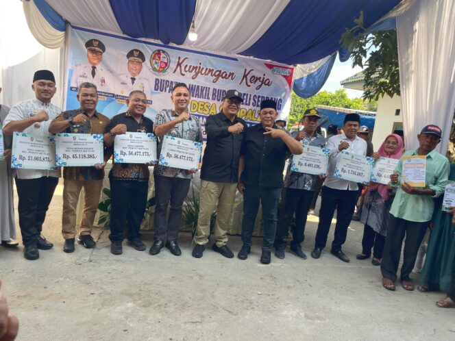 
					Peran Nyata DPRD! Dahnil Ginting Dampingi Bupati Serahkan Beragam Bantuan di Percut Sei Tuan