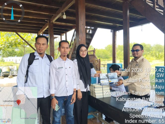 
					Dinsos PPPA Batu Bara Distribusikan Stiker KPM, Perkuat Transparansi Penyaluran Bansos