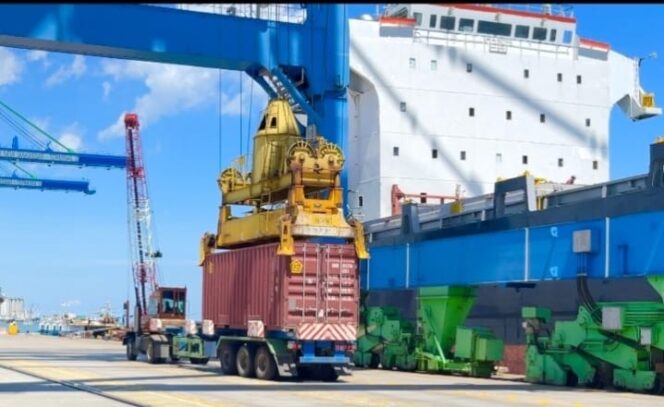 
					Danantara Perkuat Transformasi Pelindo, Laba Semester I 2026 Tumbuh 60%