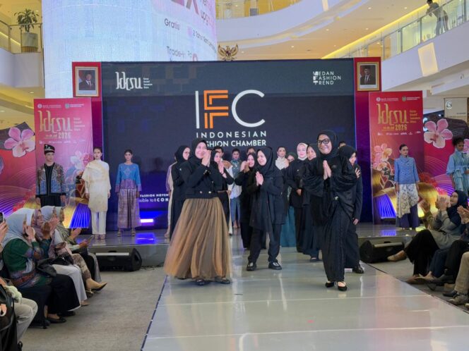 
					Desainer Binaan Pelindo Regional 1 Tampil di Medan Fashion Trend 2026.