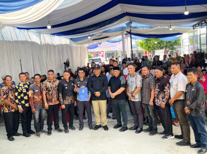 
					Percut Sei Tuan Cetak PAD Rp.63 Miliar, Bupati Asri Ludin Serahkan Upah Pungut dan Tegaskan Pelayanan Bebas Pungli