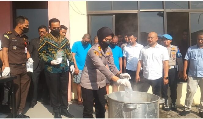 
					1,2 Kg Sabu Dimusnahkan Polresta Deli Serdang, Tiga Tersangka Gagal Edarkan Ribuan Dosis Narkoba