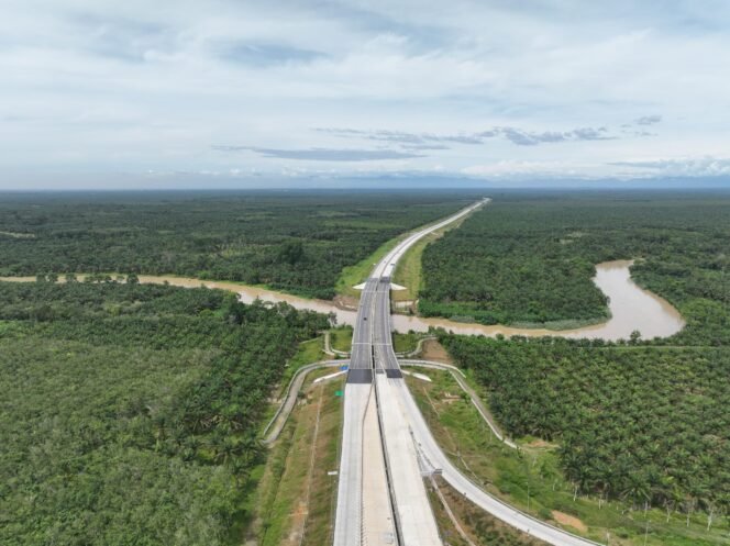 
					Lakukan Pemeliharaan Oprit Jembatan Batang Serangan, Hutama Karya Uji Coba Contraflow di KM 55 Tol Binjai–Langsa