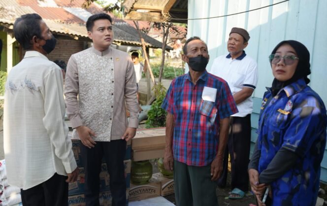 
					Rumah Sunardi dan Misno Terbakar, Ricky Anthony Hadir Beri Bantuan
