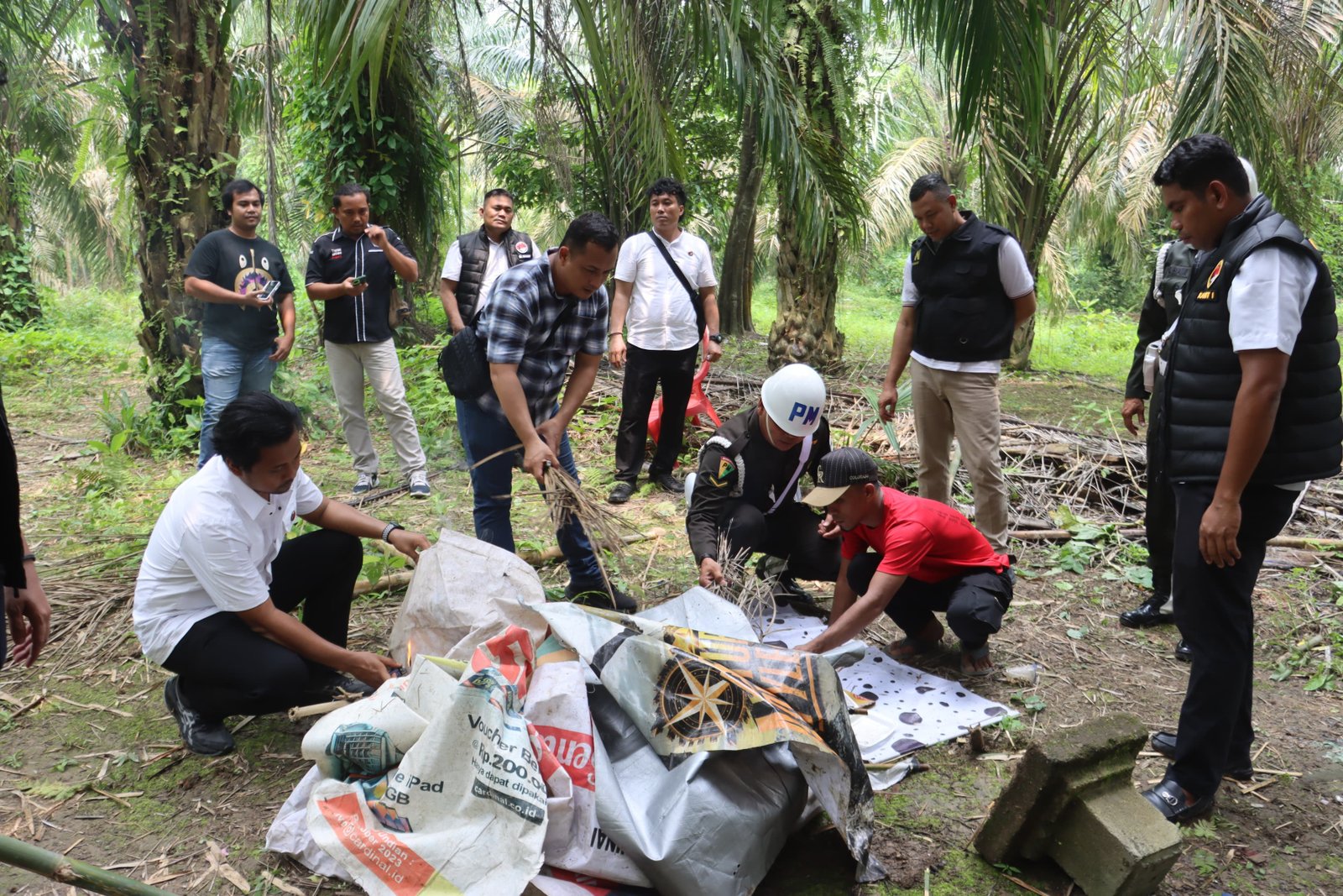 Satnarkoba Polres Langkat bersama TNI dan BNN Gerebek Gubuk Diduga Barak Narkoba