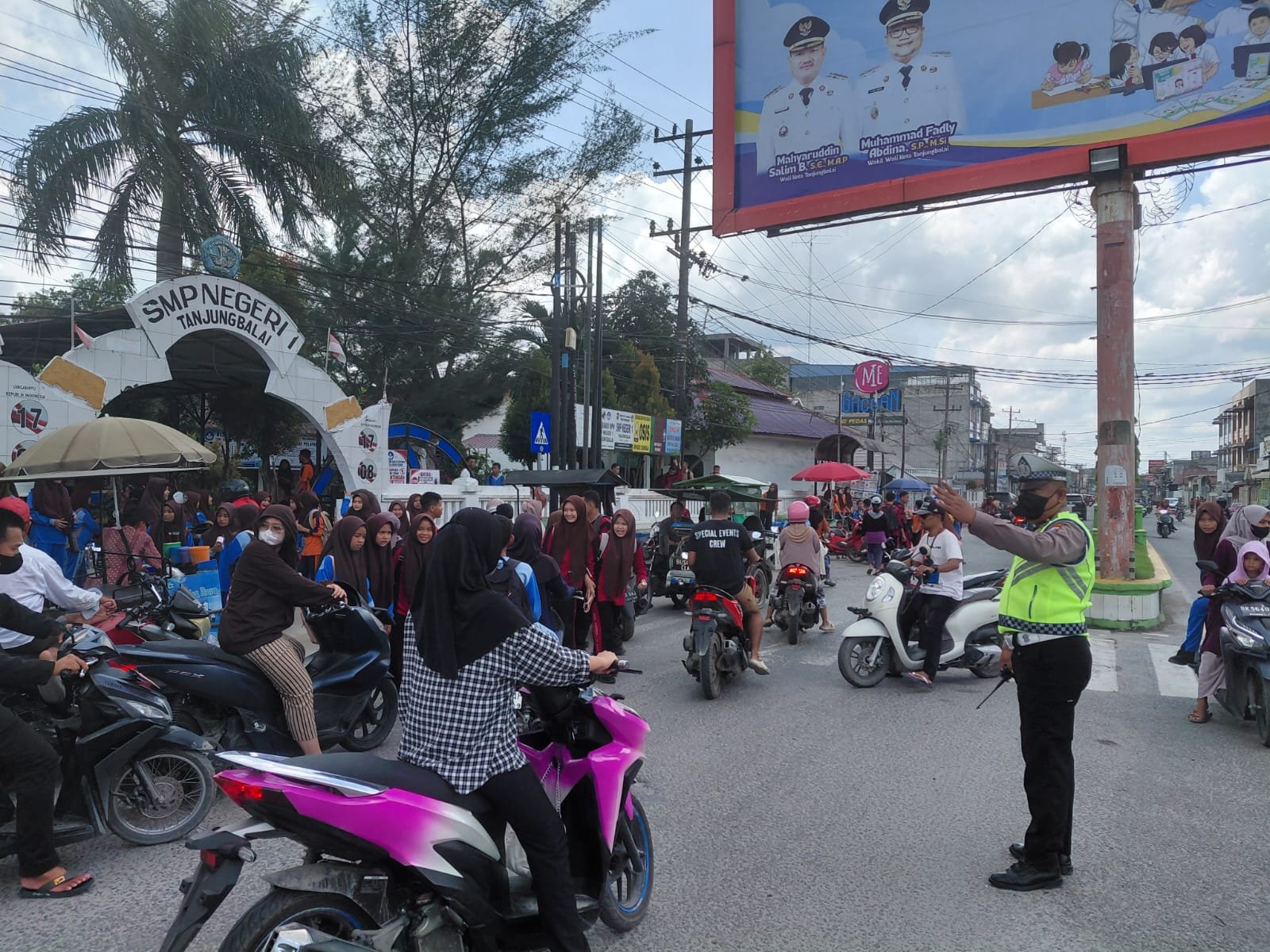 Operasi Patuh Toba 2026, Sat Lantas Polres Tanjung Balai Sigap Amankan Penyeberangan Jam Pulang Sekolah
